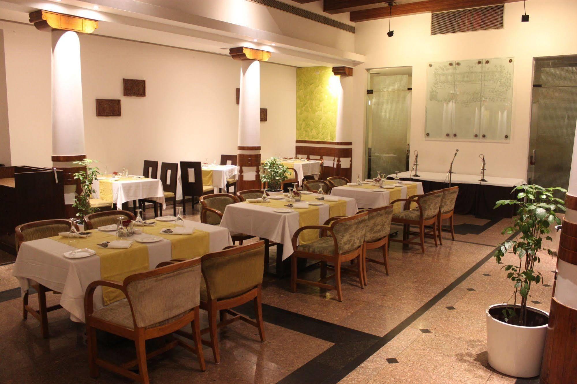 Hotel Maurya Patna Patna  Exterior photo